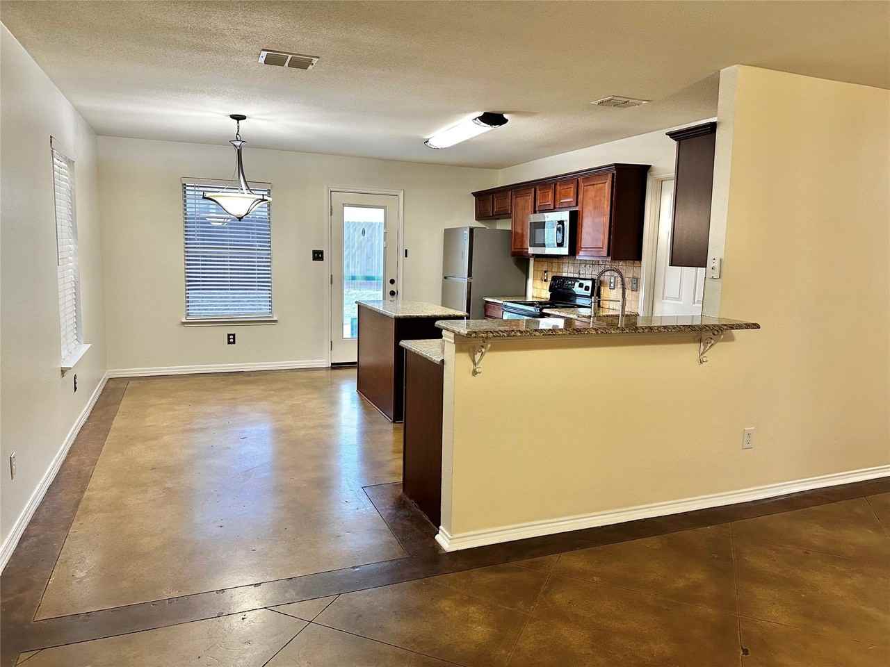 1012 Triple Crown Dr - Photo 7 of 18