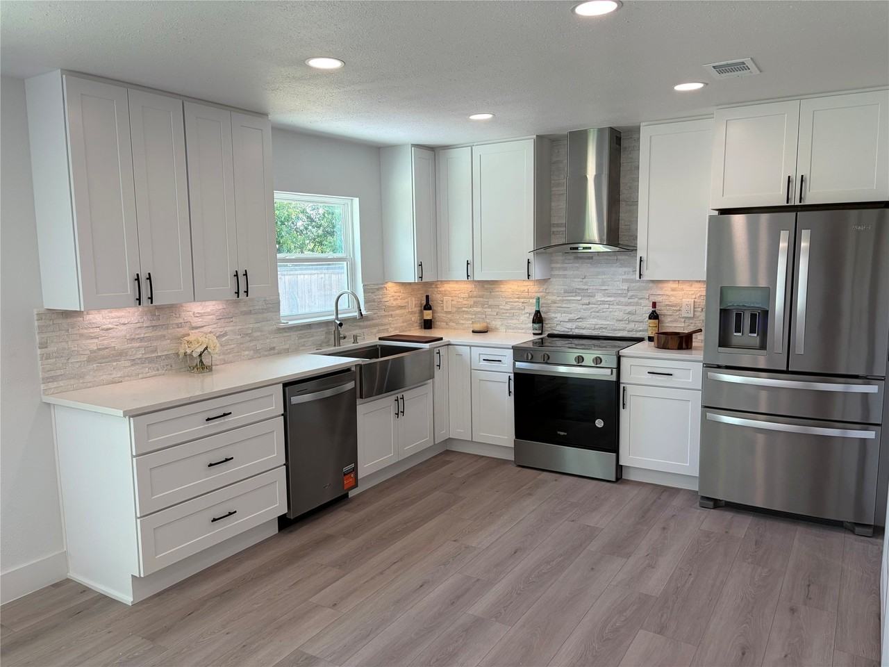 1006 Heritage Dr - Photo 3 of 31