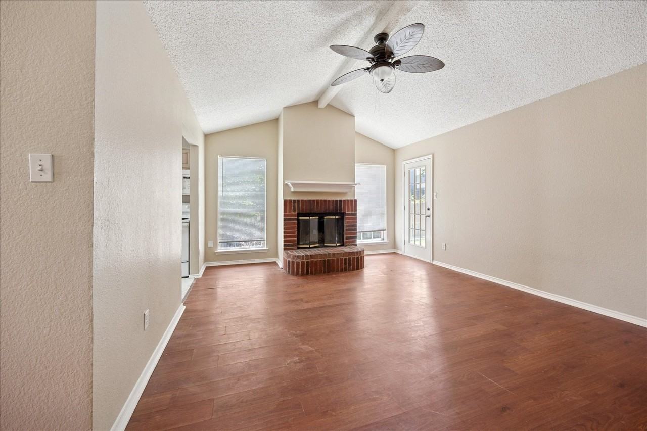 10209 Westward Dr - Photo 3 of 15