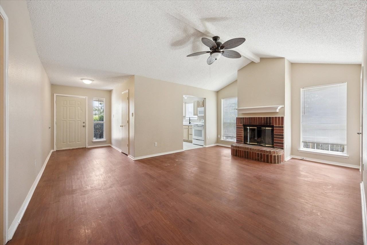 10209 Westward Dr - Photo 4 of 15