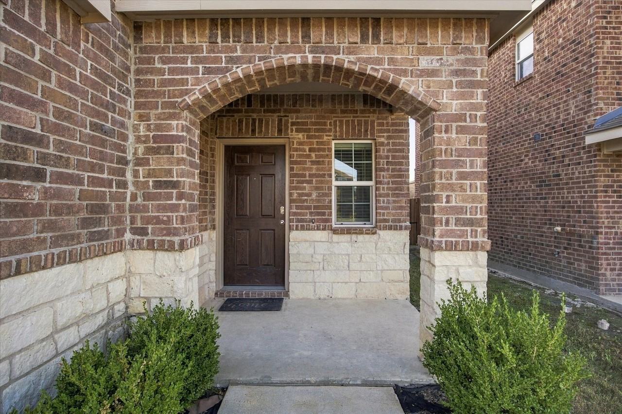 1526 Vega Dr - Photo 3 of 22