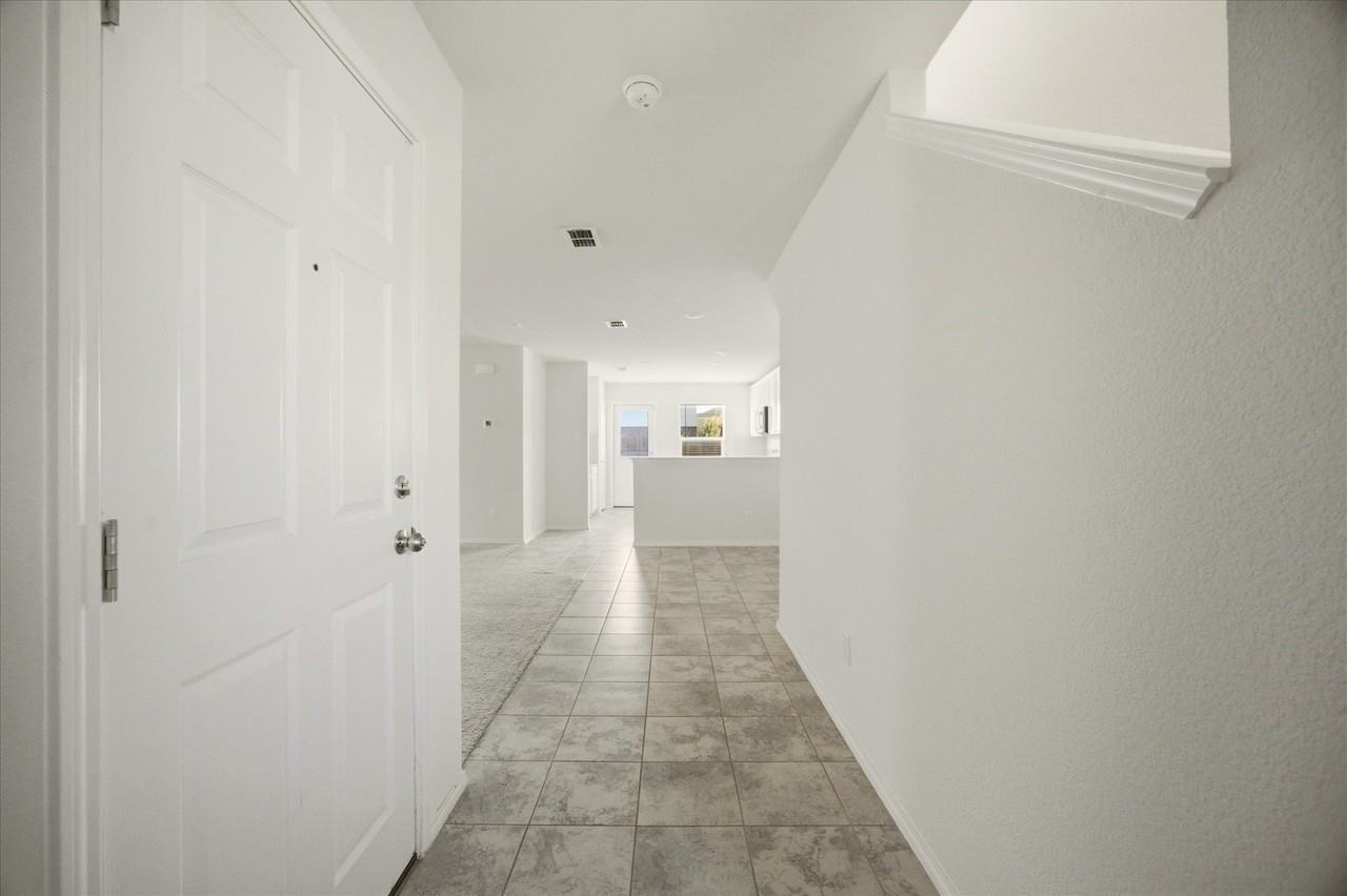 1526 Vega Dr - Photo 4 of 22