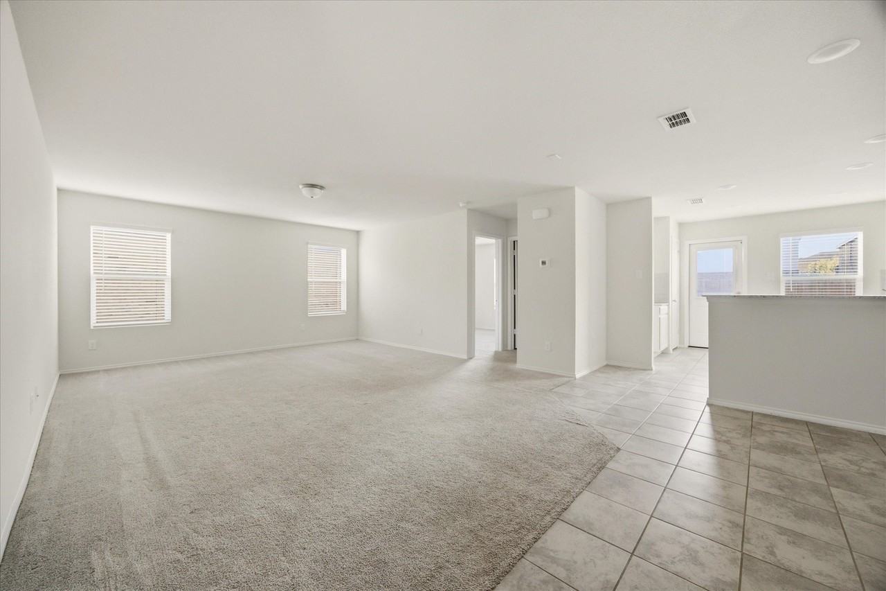 1526 Vega Dr - Photo 5 of 22