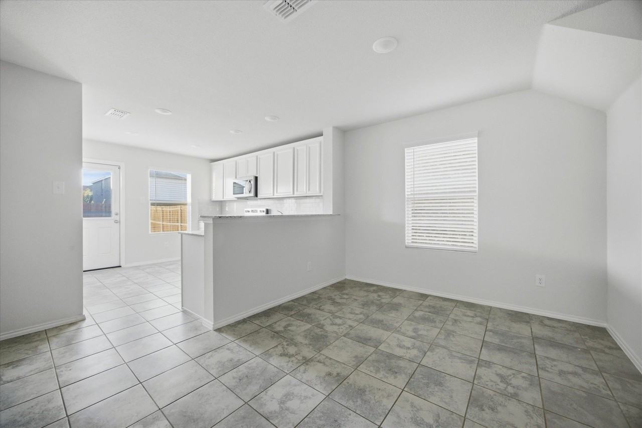 1526 Vega Dr - Photo 7 of 22