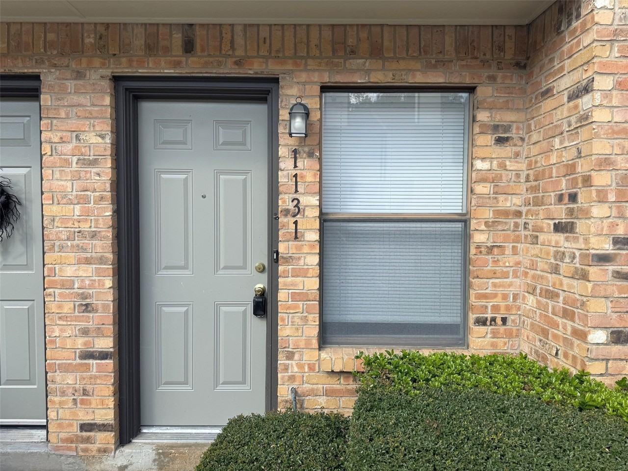 1131 Dallas Dr - Photo 2 of 18