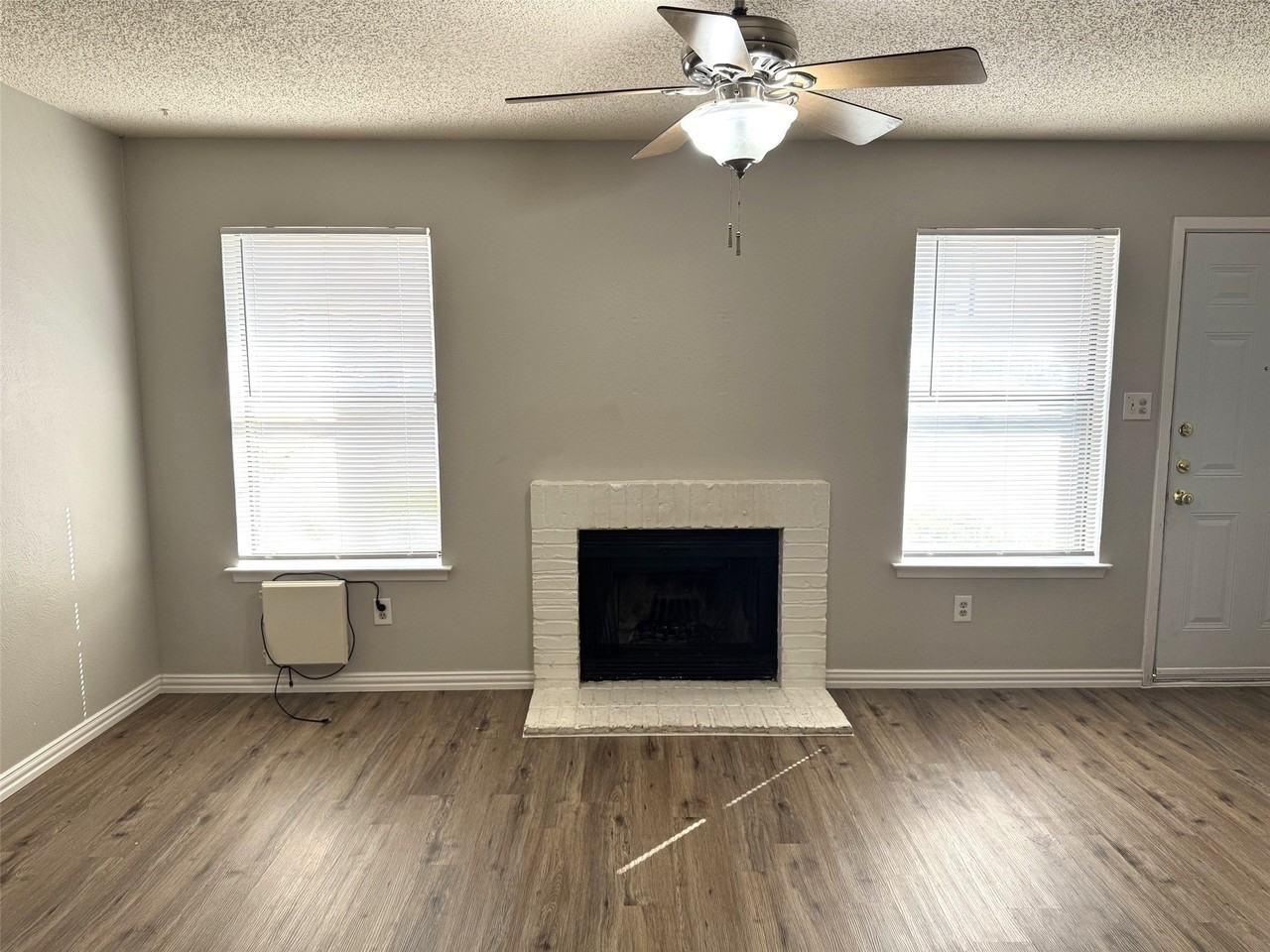 1131 Dallas Dr - Photo 4 of 18