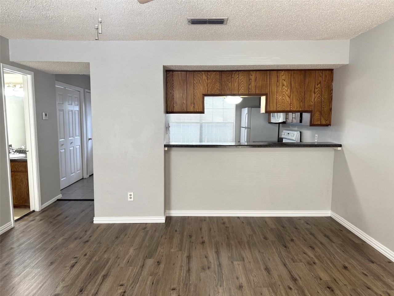 1131 Dallas Dr - Photo 5 of 18