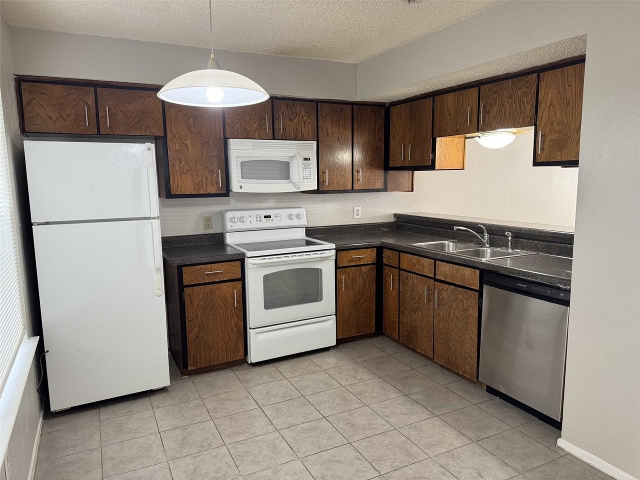 1131 Dallas Dr - Photo 6 of 18
