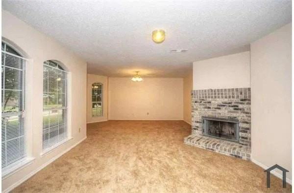 824 Foxwood Ln - Photo 7 of 22