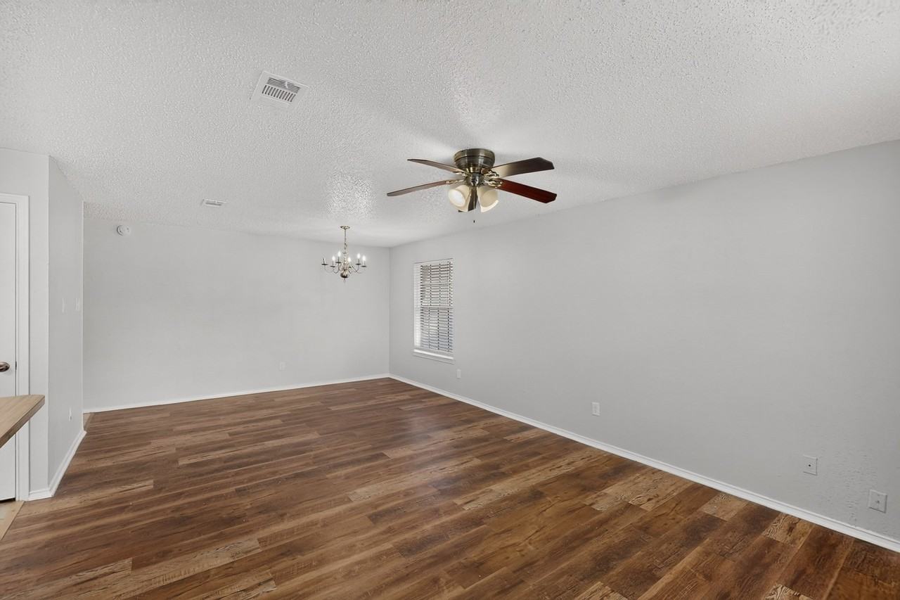 910 N Nursery Rd - Photo 5 of 37