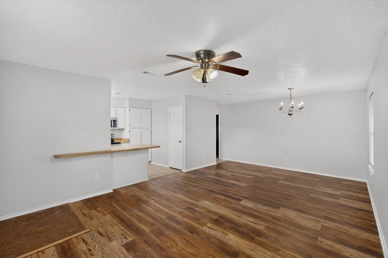 910 N Nursery Rd - Photo 6 of 37