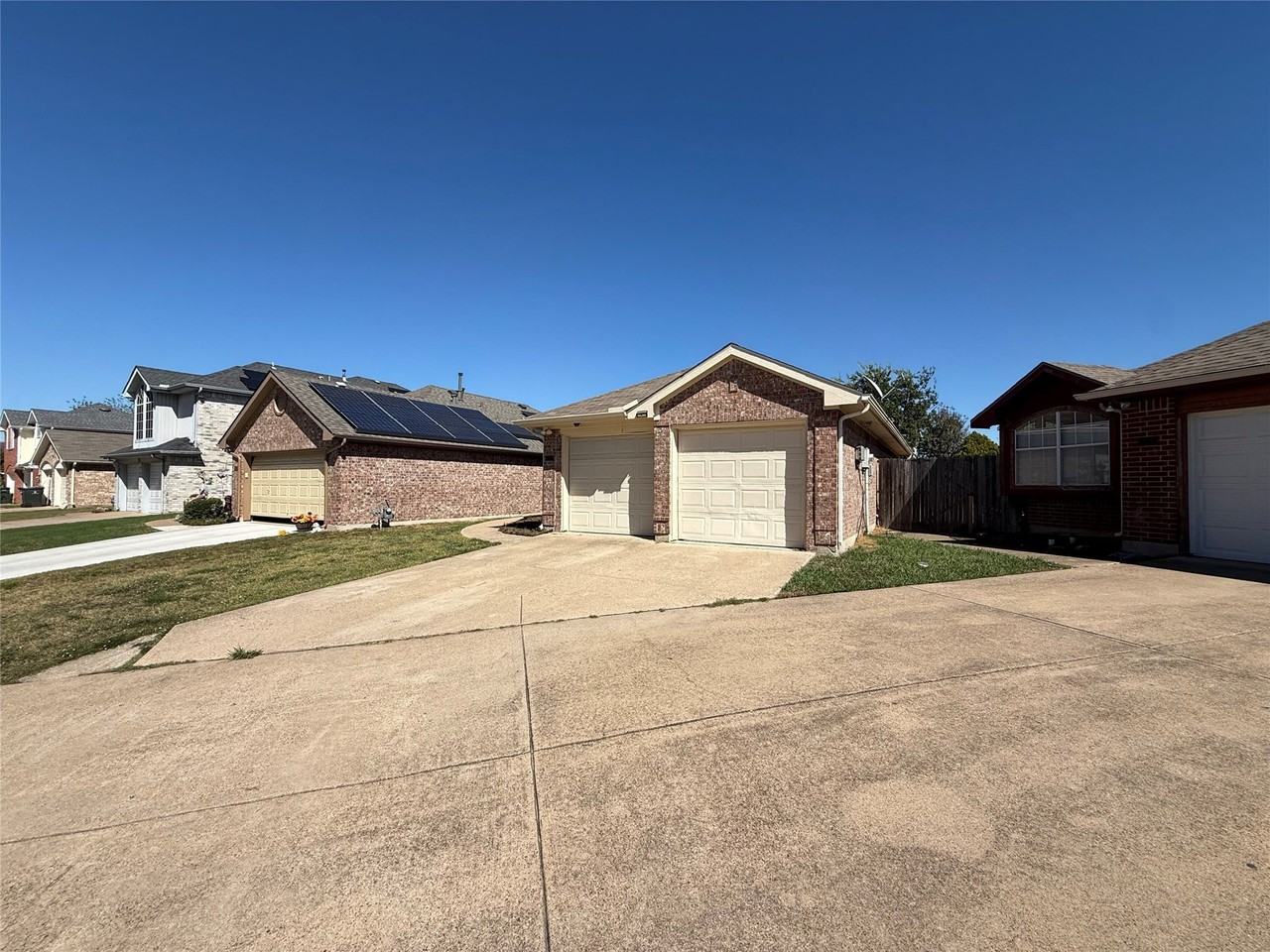 5210 Welbeck Ct - Photo 3 of 24