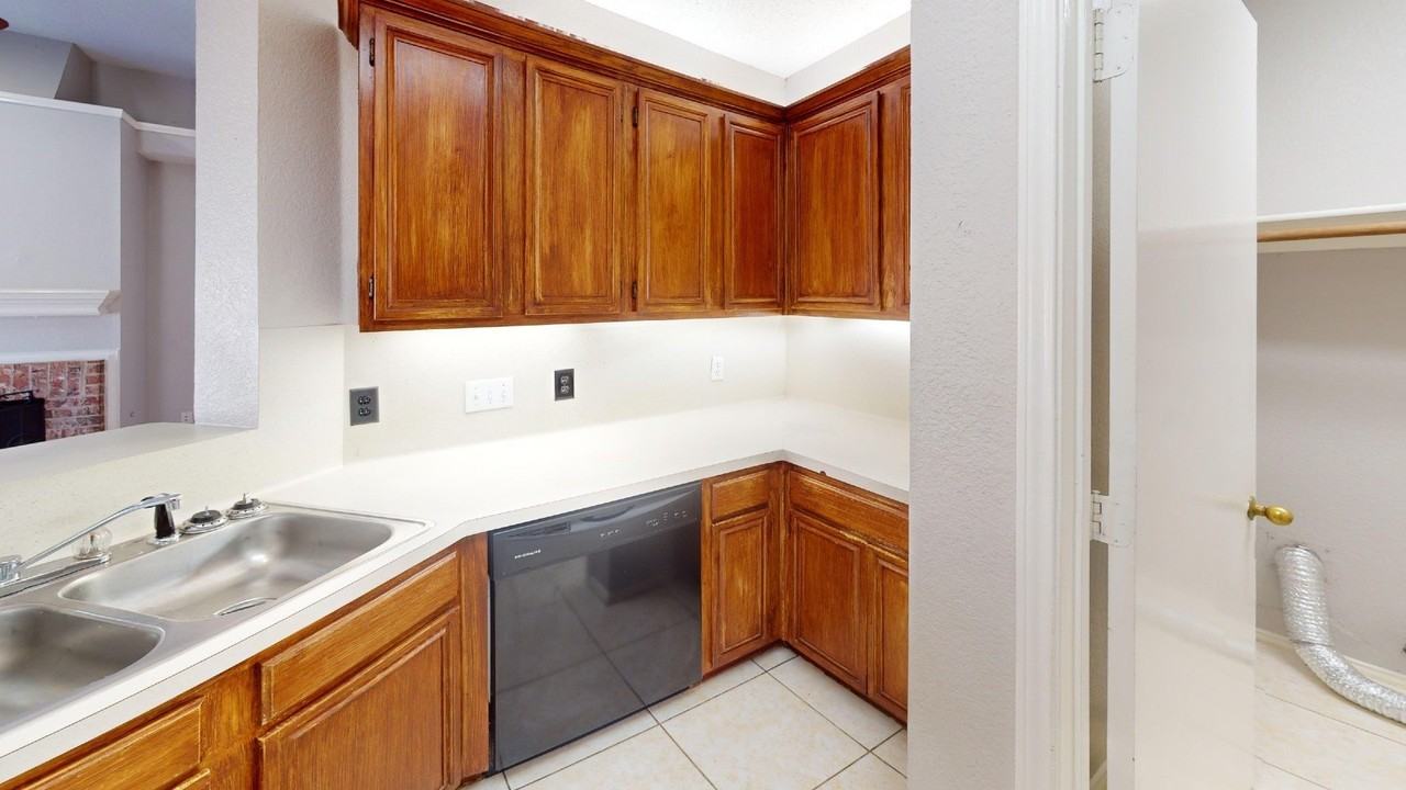 5210 Welbeck Ct - Photo 7 of 24