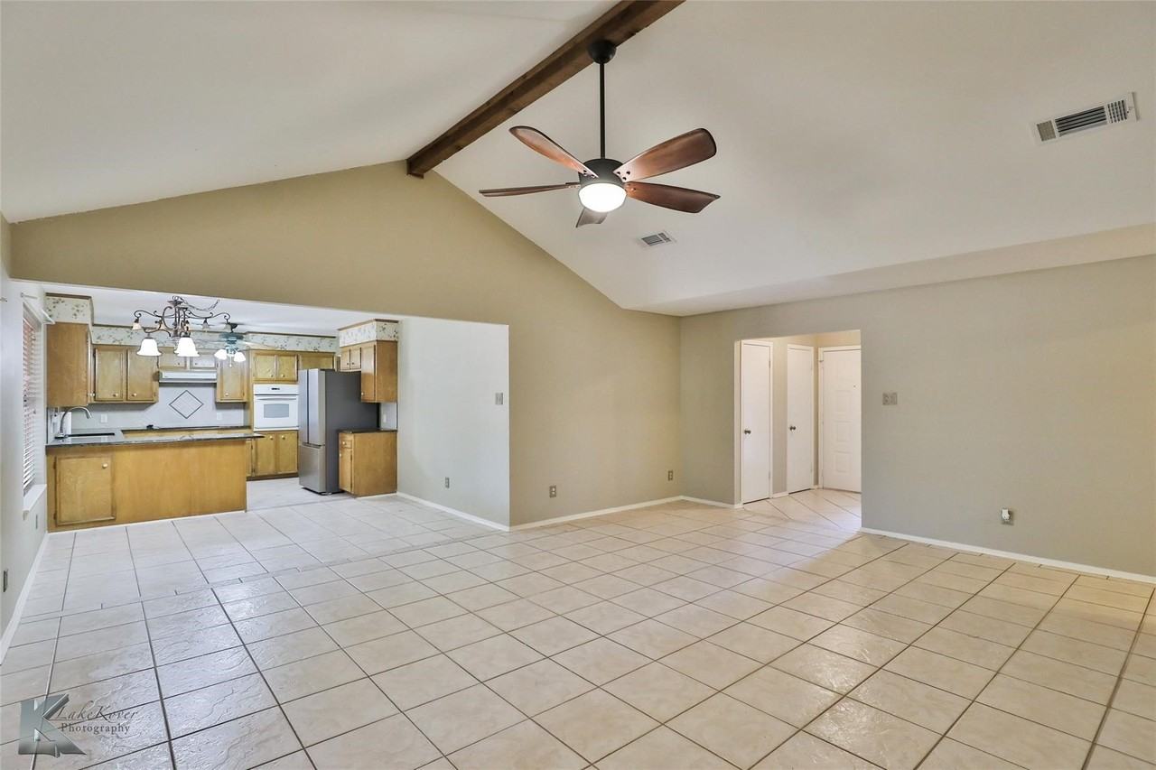 5202 Shady Glen Ln - Photo 4 of 40