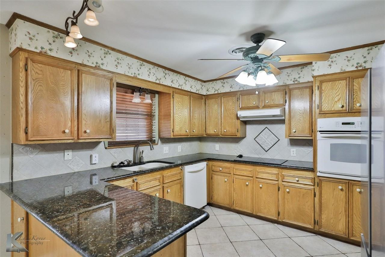 5202 Shady Glen Ln - Photo 7 of 40