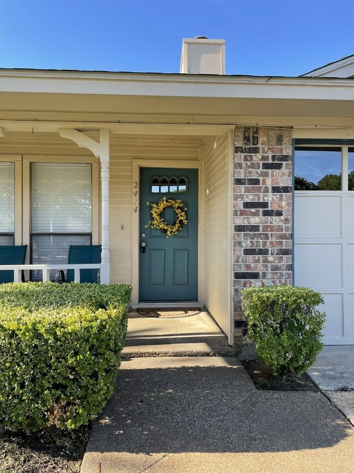 2414 Palo Alto Dr - Photo 2 of 12