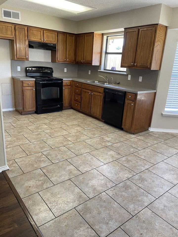 2414 Palo Alto Dr - Photo 5 of 12