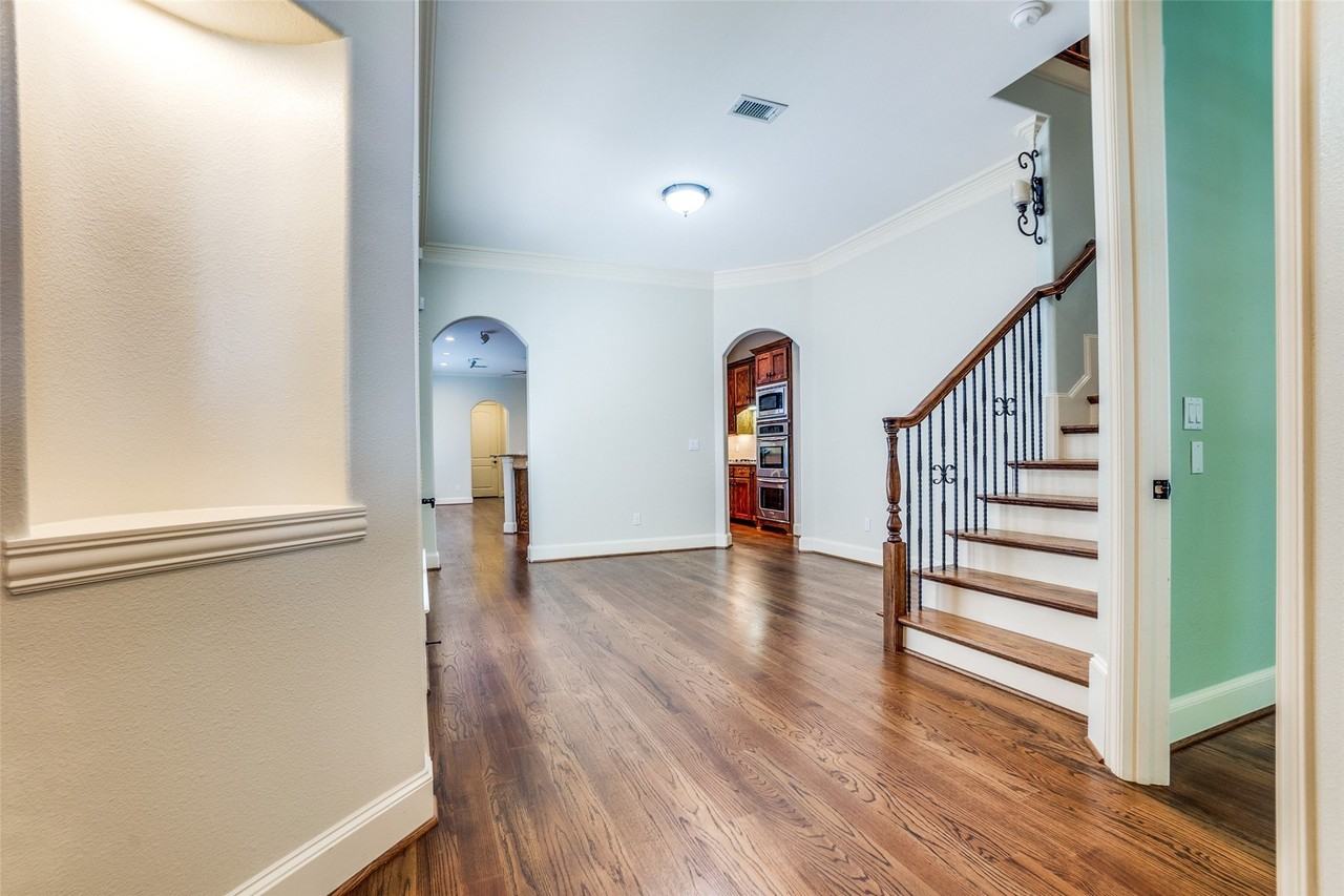 5630 Ellsworth Ave - Photo 3 of 25