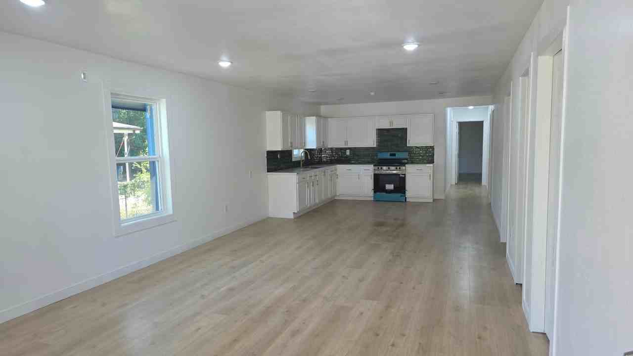 3426 Edgewood St - Photo 2 of 7
