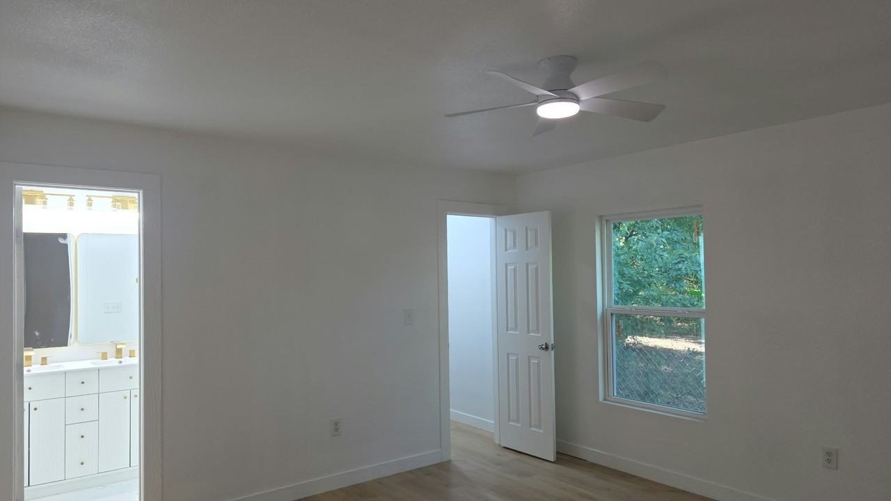 3426 Edgewood St - Photo 3 of 7
