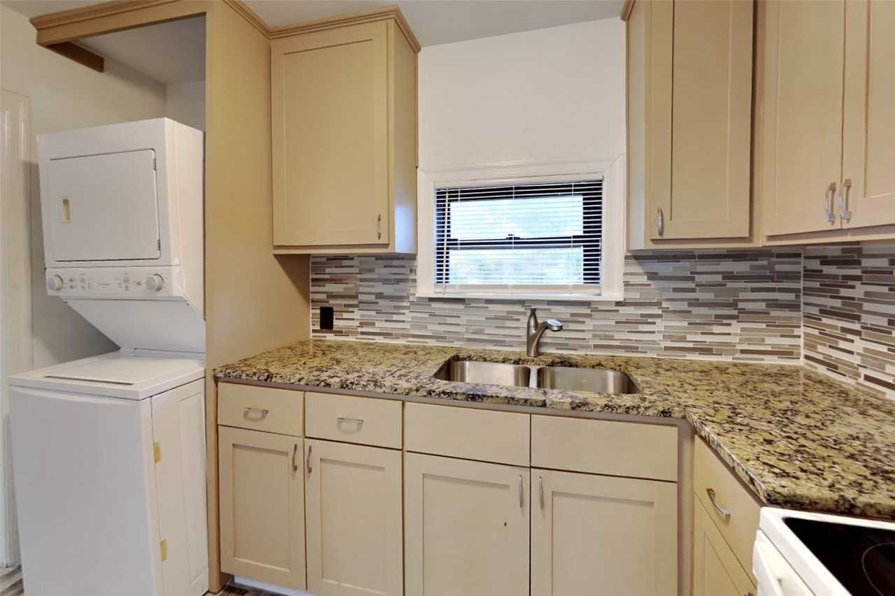 3604 Baldwin Ave - Photo 6 of 27