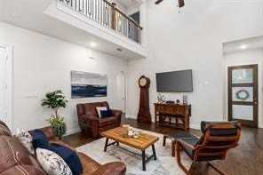 1054 Drew Ln - Photo 4 of 20