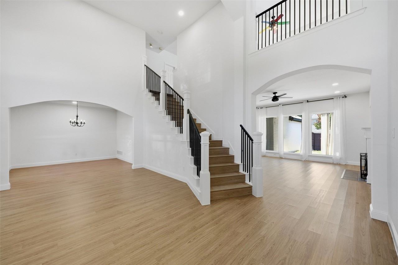 1431 Constellation Dr - Photo 2 of 40