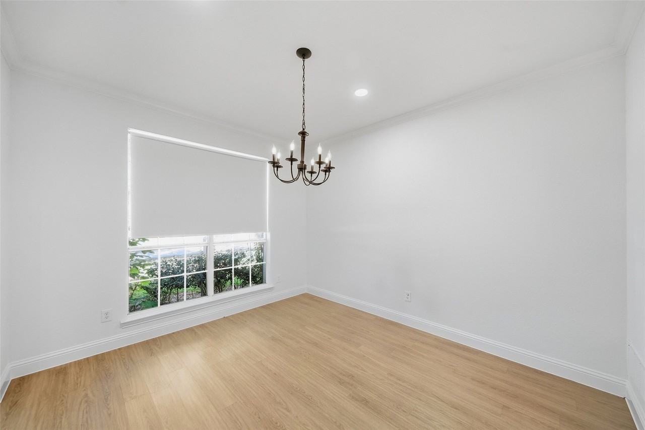 1431 Constellation Dr - Photo 5 of 40