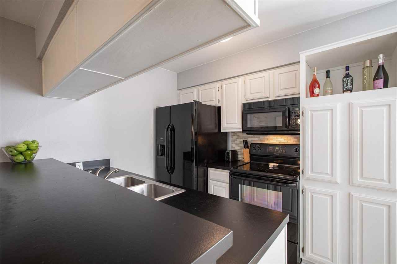 1604 Brentwood Dr - Photo 7 of 20