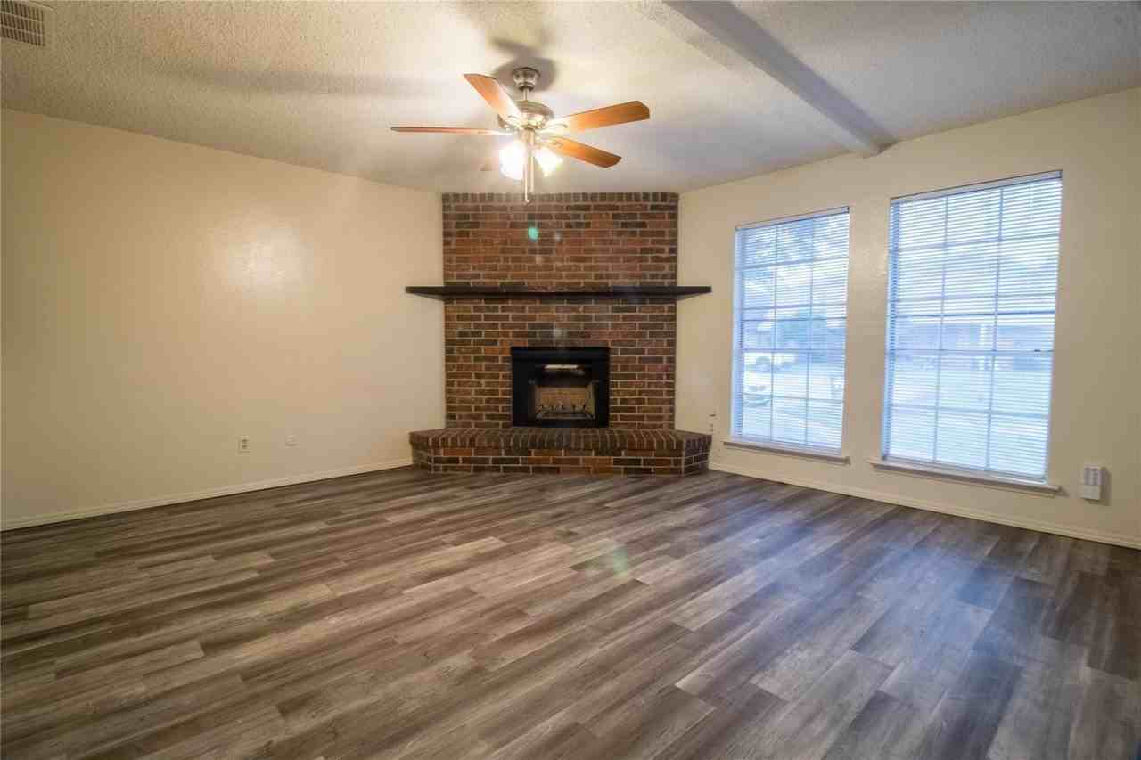 2203 Chase Ct - Photo 2 of 11