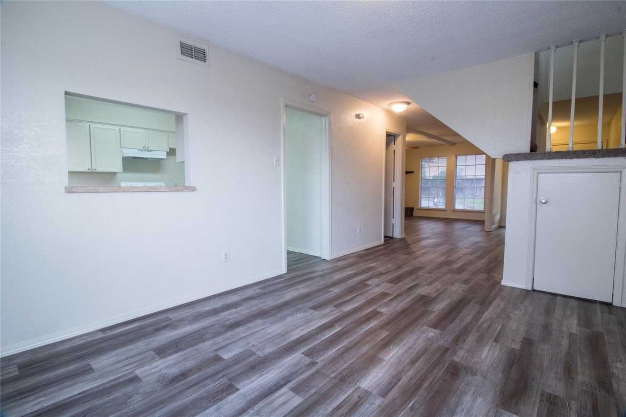 2203 Chase Ct - Photo 3 of 11