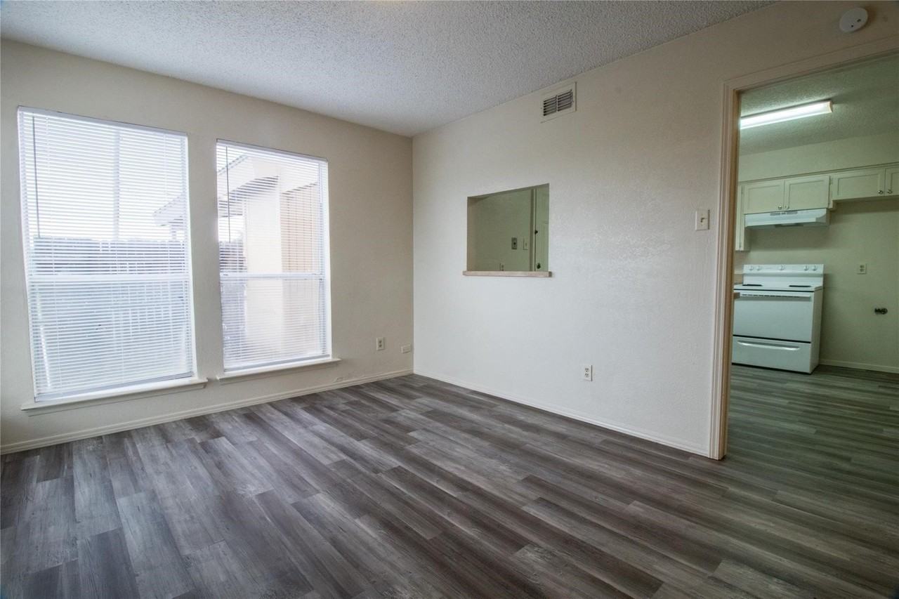 2203 Chase Ct - Photo 5 of 11