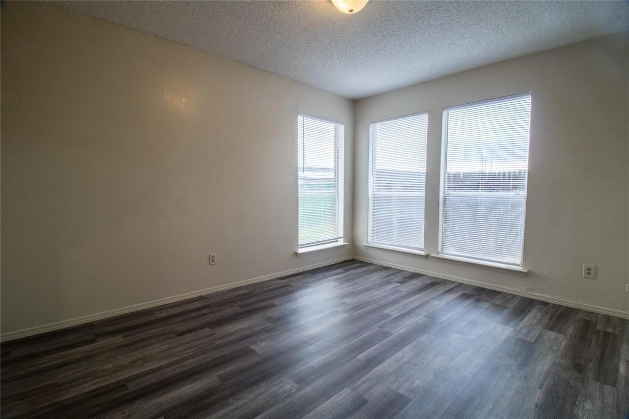 2203 Chase Ct - Photo 6 of 11