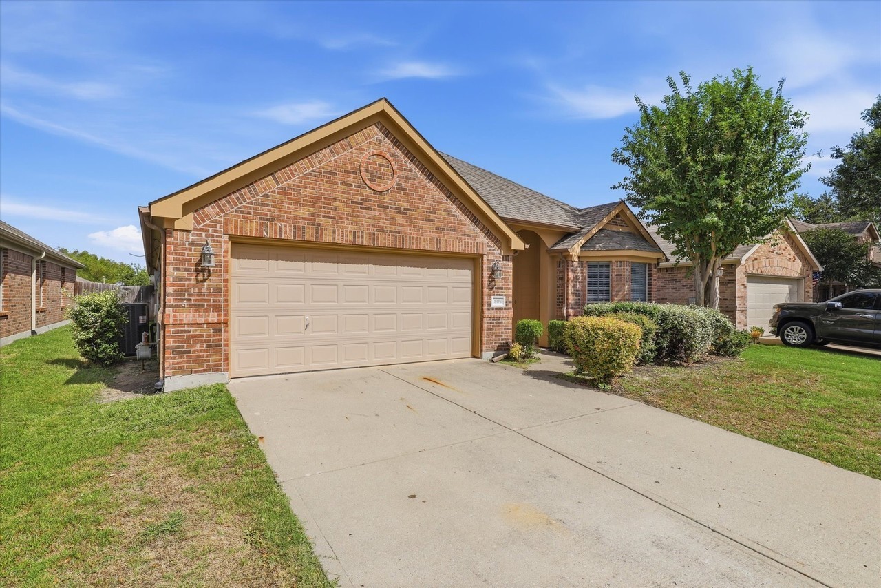 506 Hackberry Dr - Photo 4 of 38
