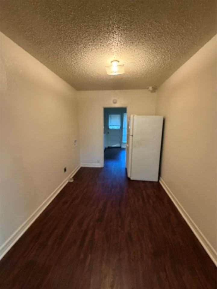 1107 Clinton St - Photo 3 of 6