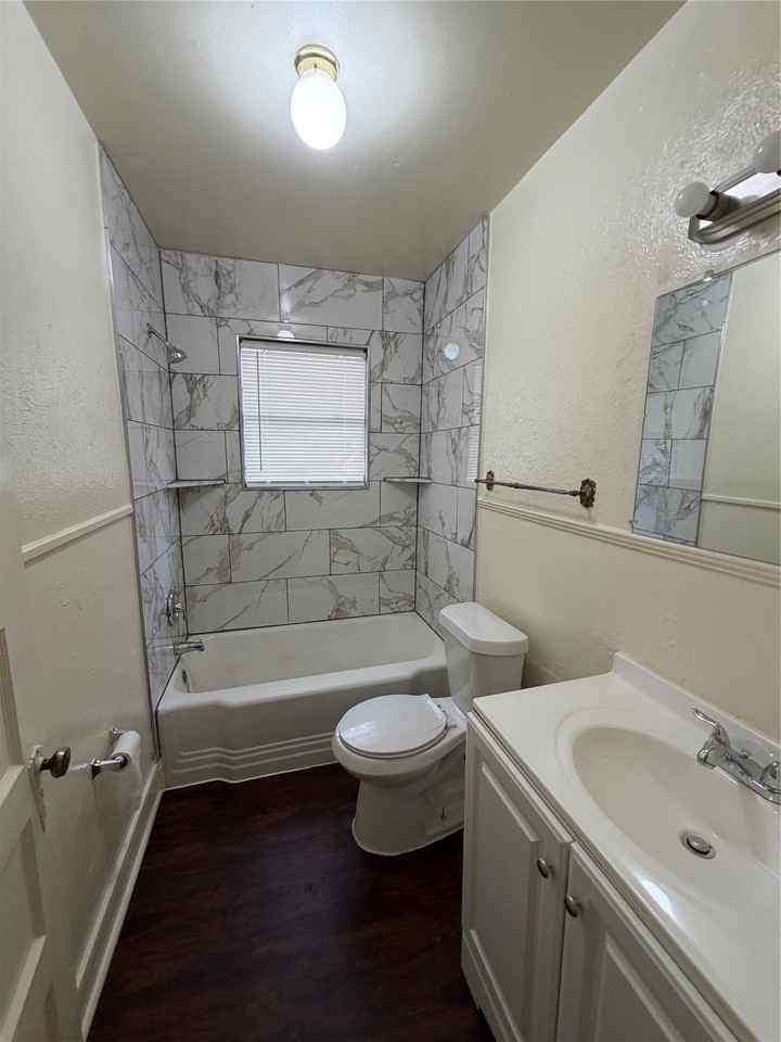 1107 Clinton St - Photo 6 of 6
