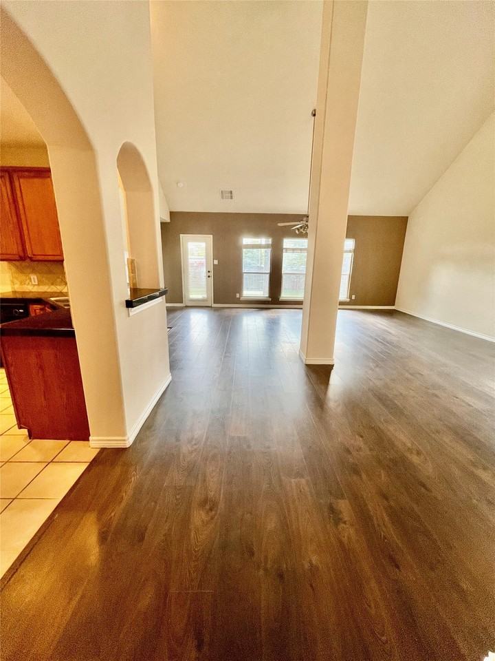 9405 Timber Wagon Dr - Photo 7 of 29
