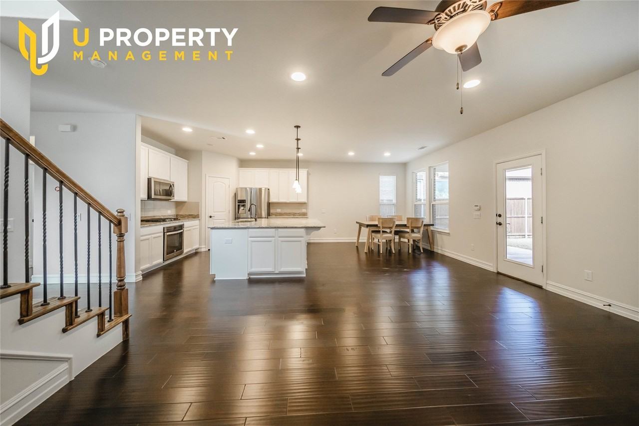 814 Birdie Dr - Photo 3 of 38