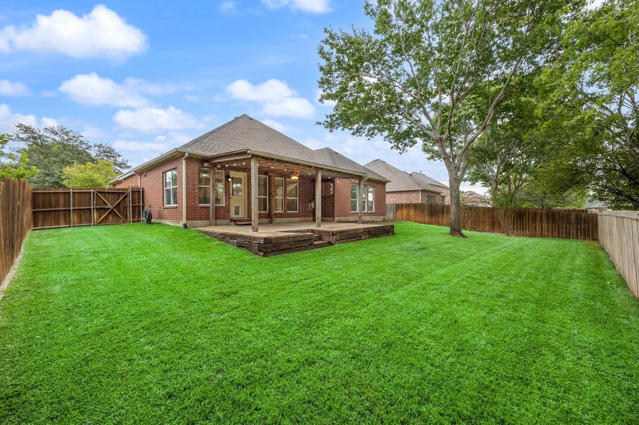 1275 Mission Dr - Photo 4 of 26