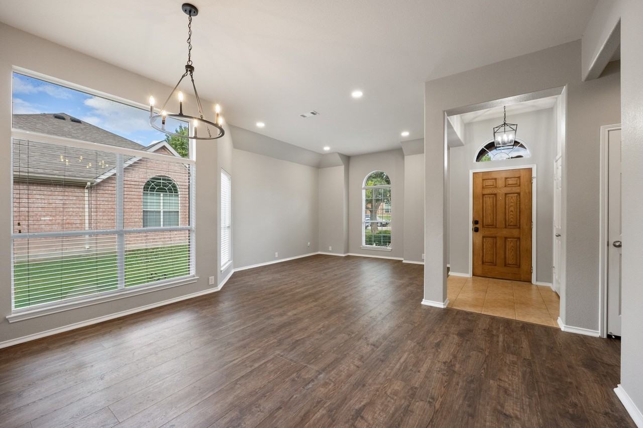 1275 Mission Dr - Photo 5 of 26