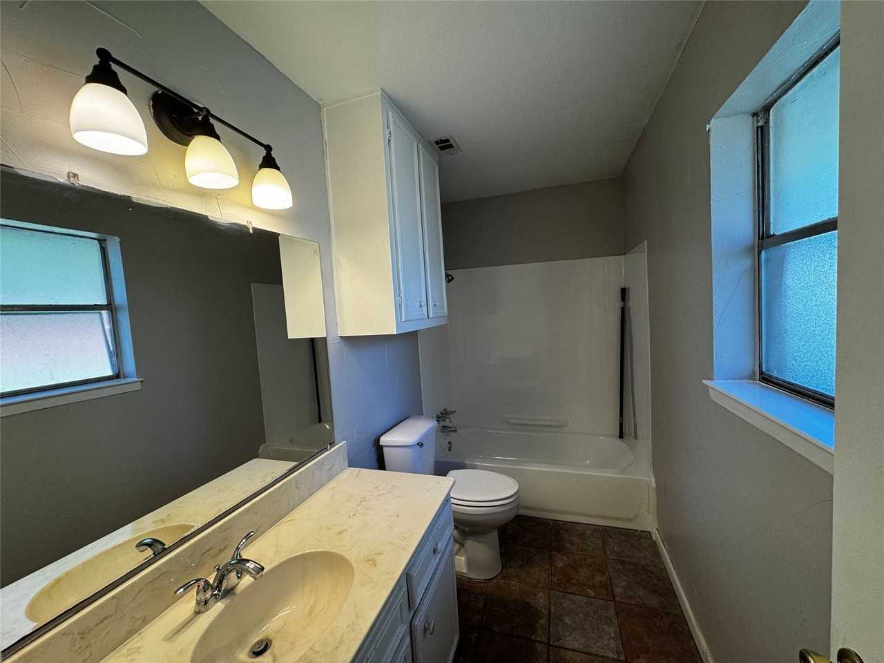 3515 Kings Cir - Photo 3 of 10