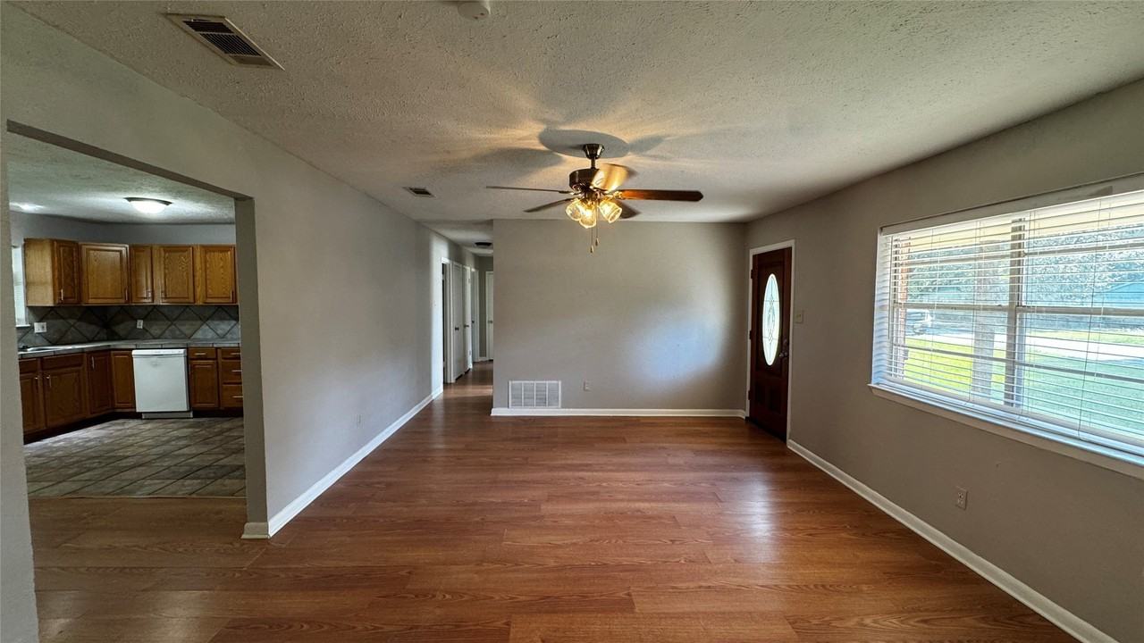 3515 Kings Cir - Photo 5 of 10