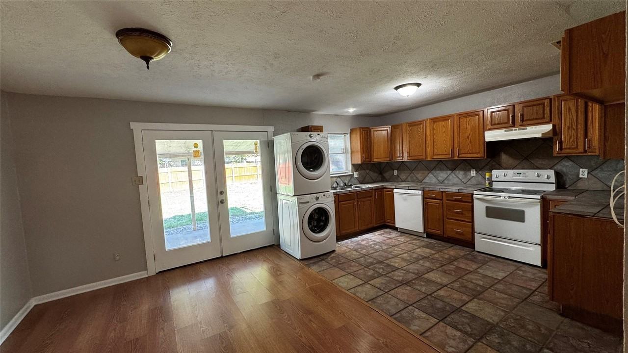 3515 Kings Cir - Photo 6 of 10