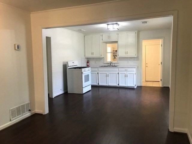 204 S Church St - Photo 4 of 12