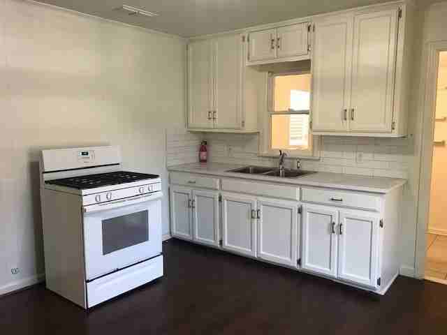 204 S Church St - Photo 5 of 12