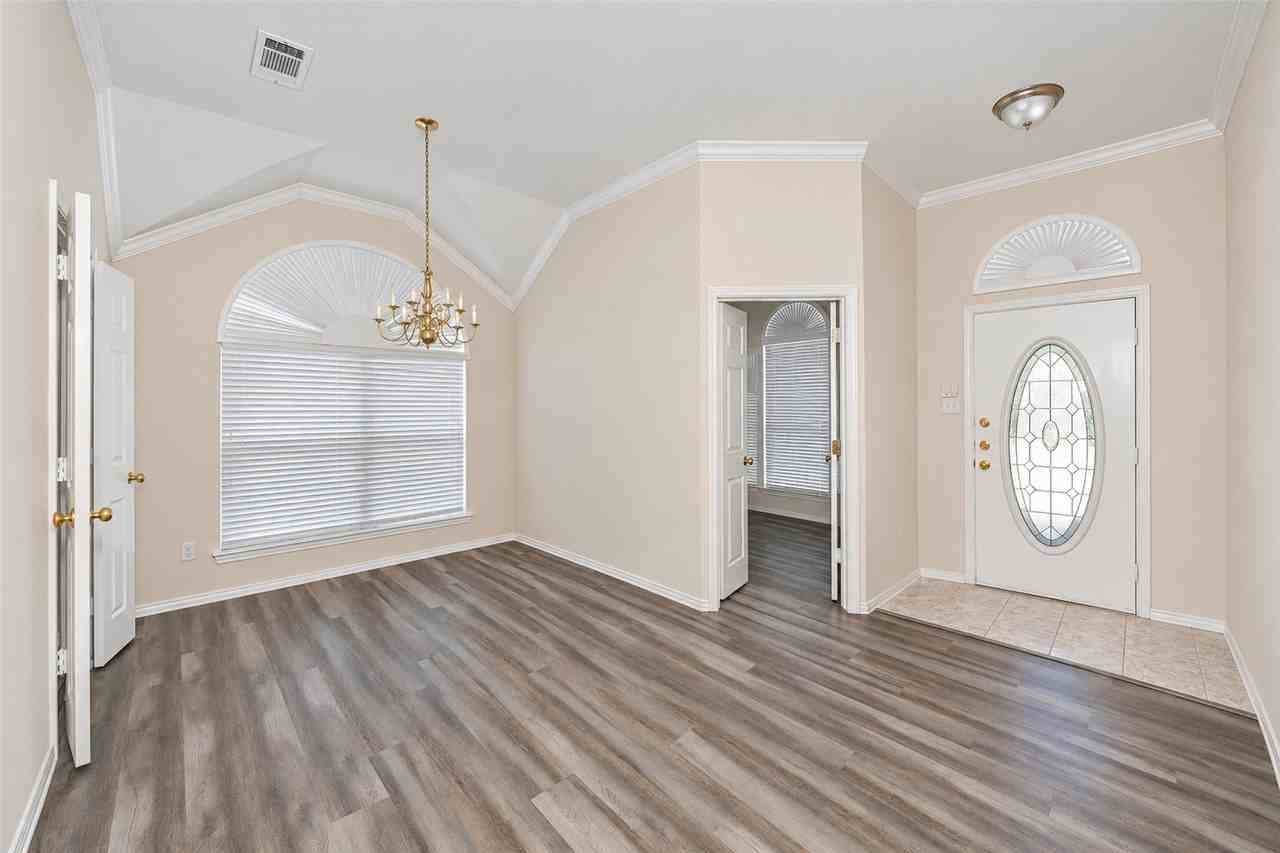 5121 Yaupon Dr - Photo 5 of 40