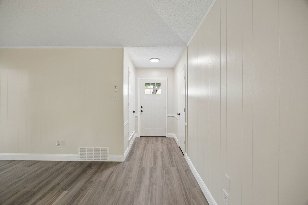 5608 Newman Dr - Photo 4 of 24