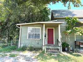 featured image of 2416 Graham St