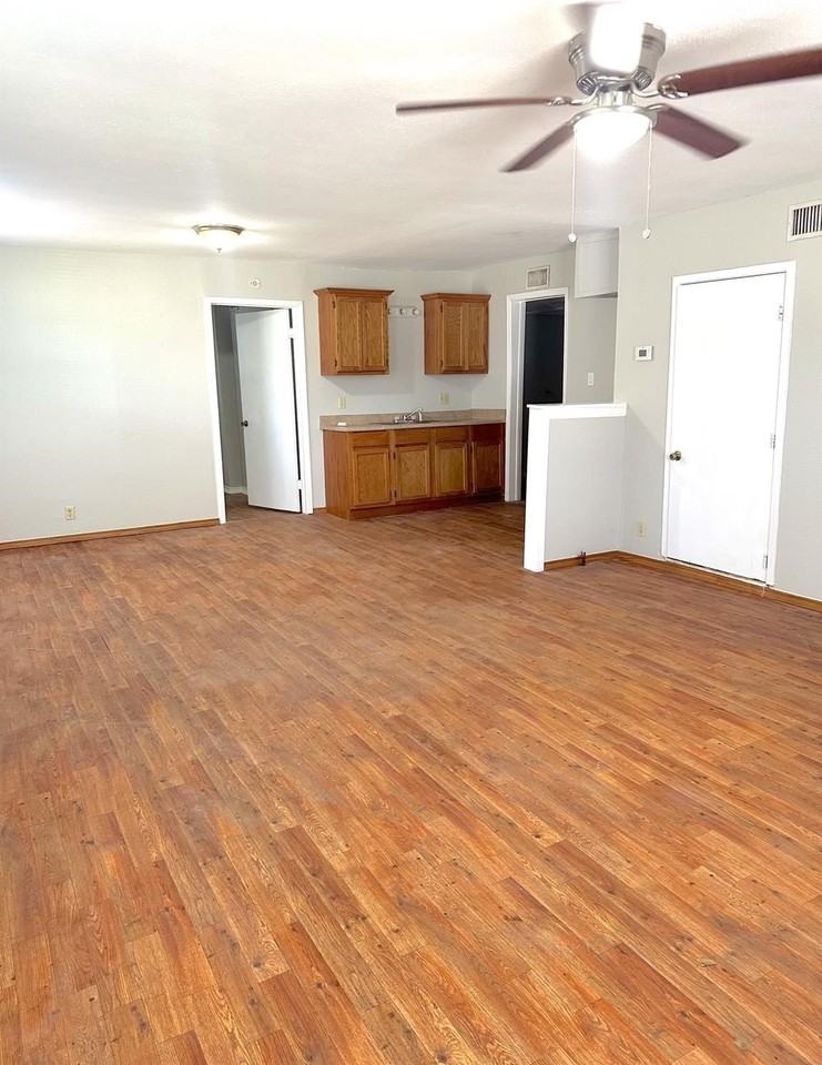 2416 Graham St - Photo 2 of 7
