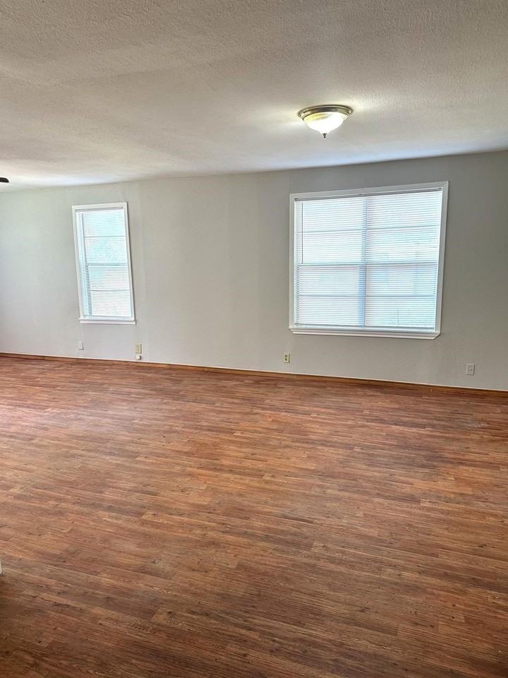 2416 Graham St - Photo 3 of 7